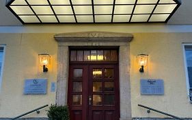 Schoenbrunn Hotel